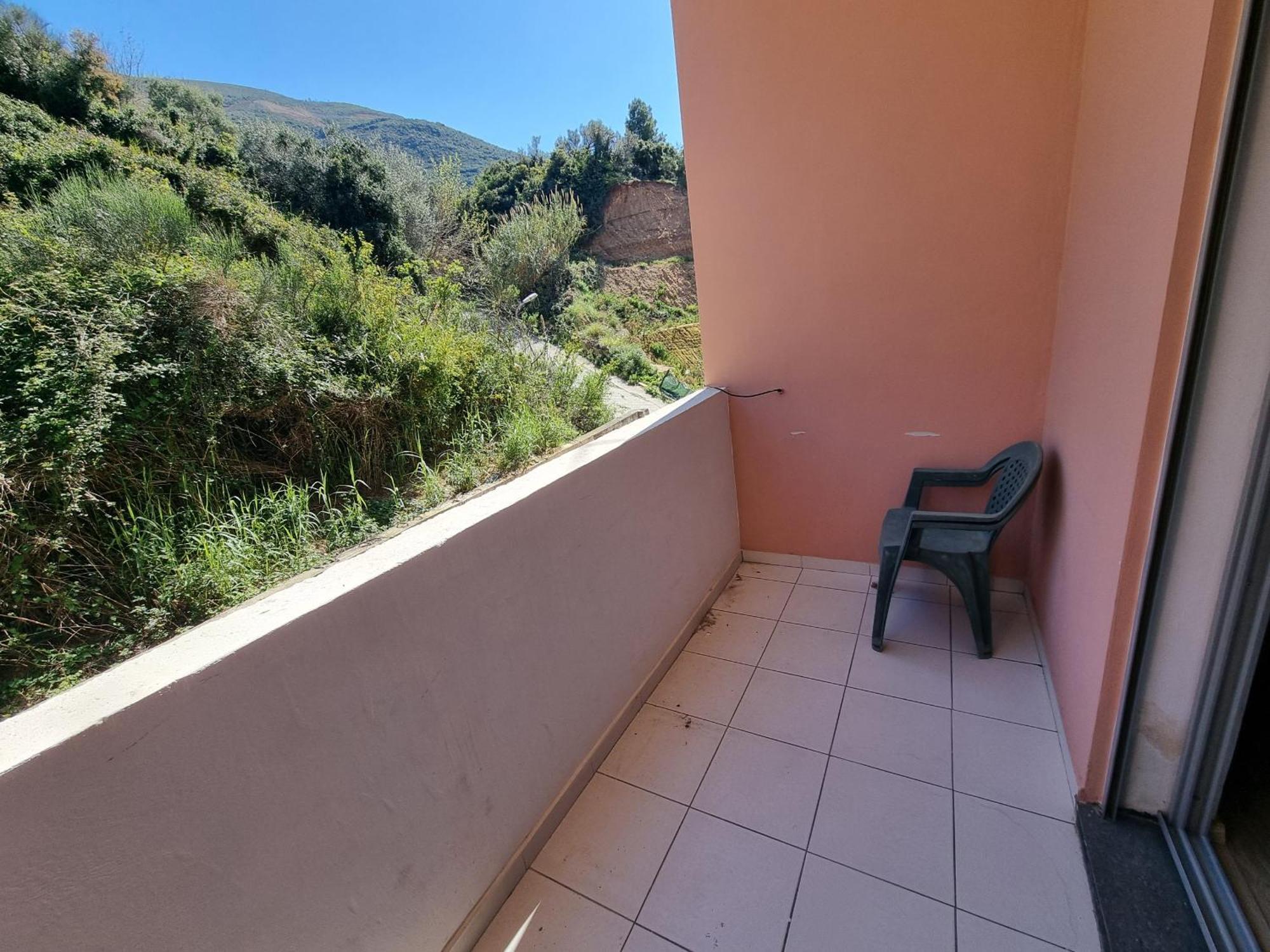 Teo'S Deluxe Studios Vlorë Екстериор снимка