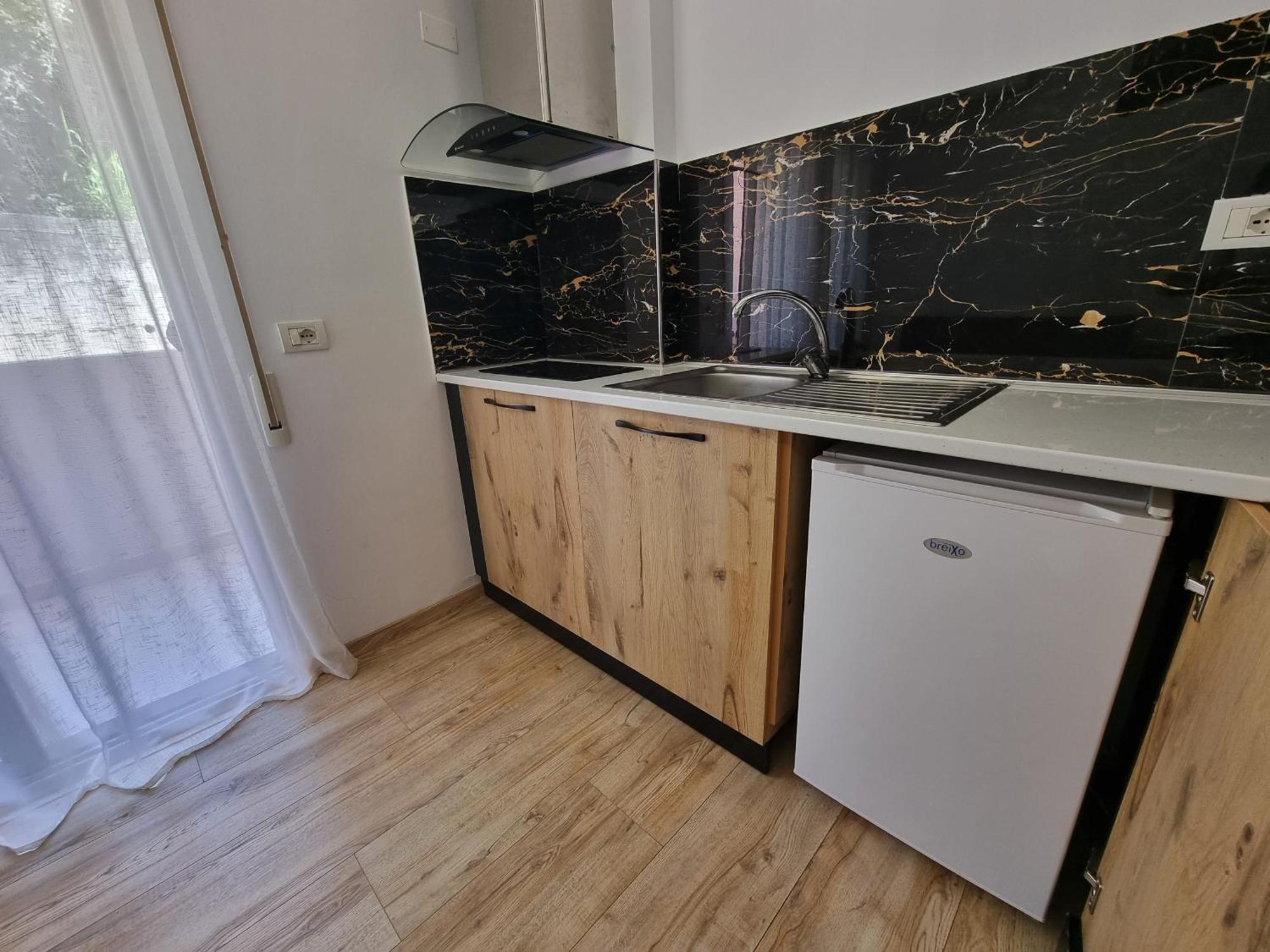 Teo'S Deluxe Studios Vlorë Екстериор снимка