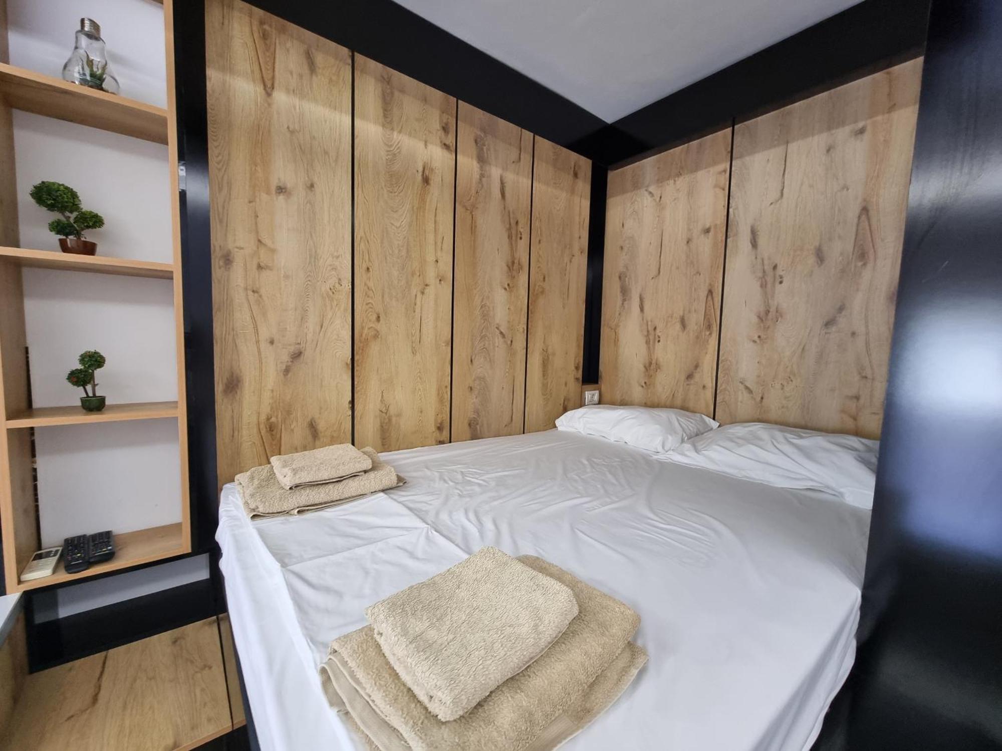 Teo'S Deluxe Studios Vlorë Екстериор снимка