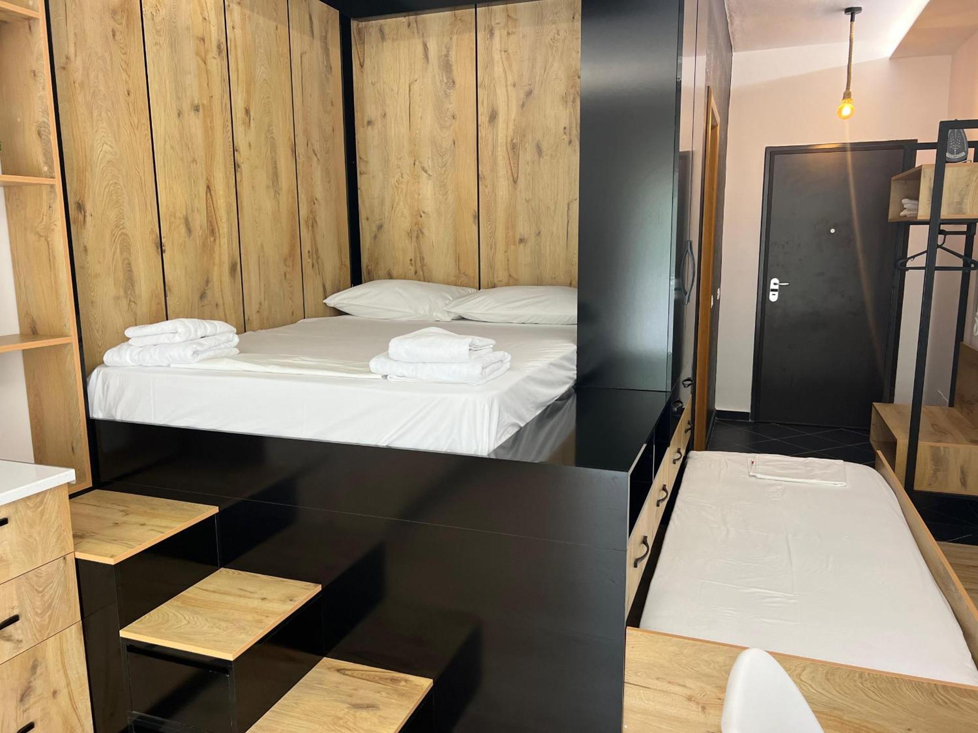 Teo'S Deluxe Studios Vlorë Екстериор снимка
