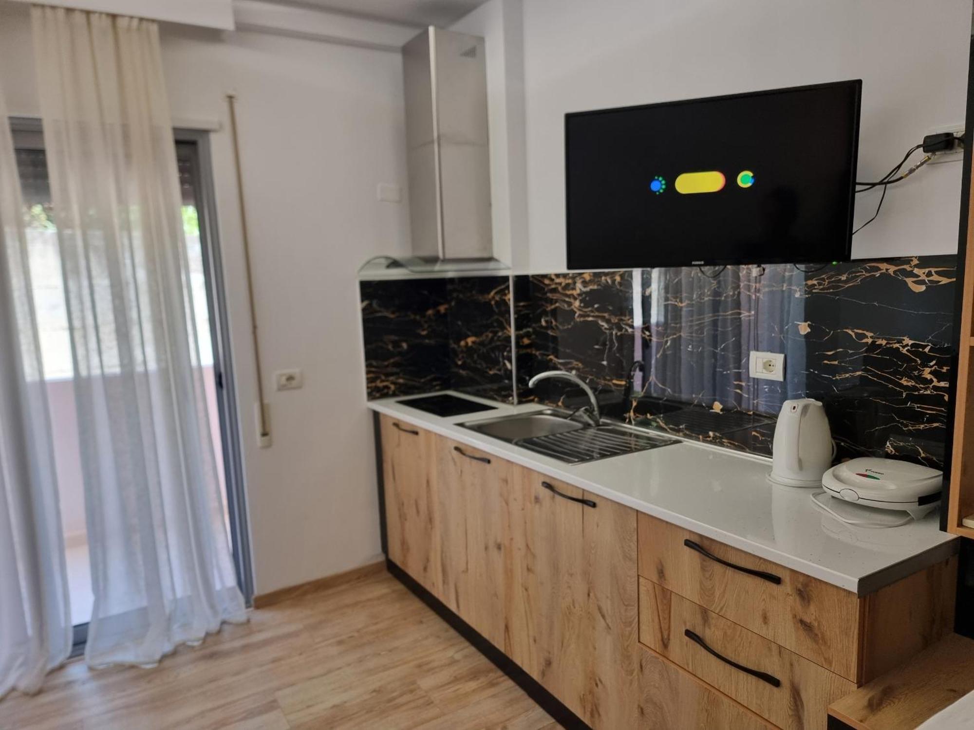 Teo'S Deluxe Studios Vlorë Екстериор снимка