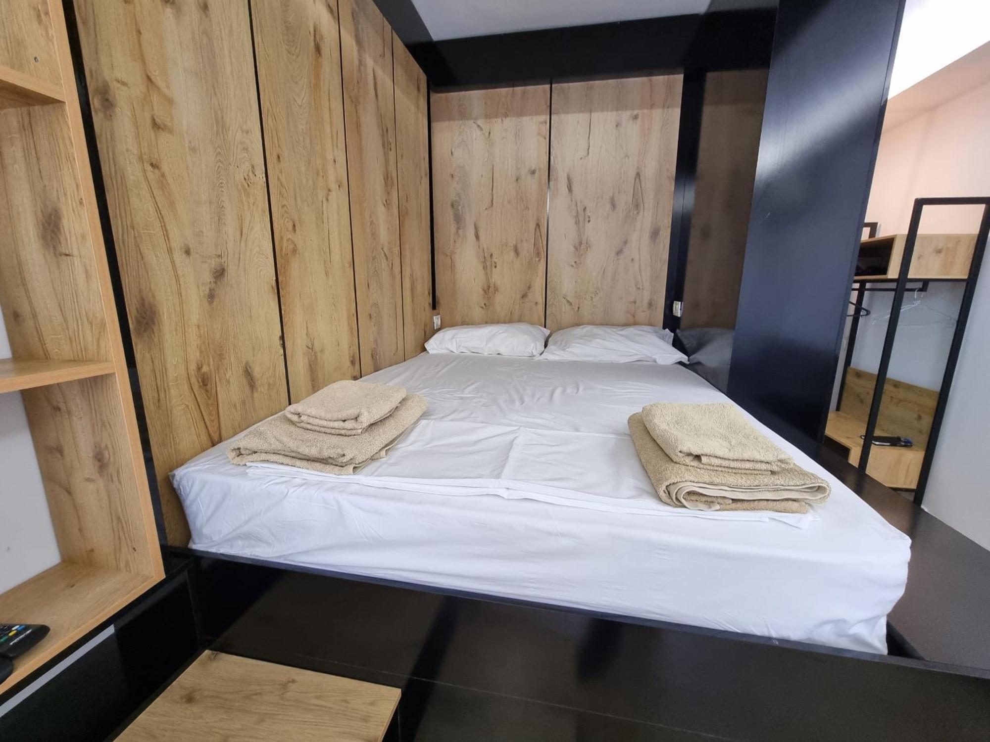 Teo'S Deluxe Studios Vlorë Екстериор снимка